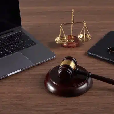 Photo shows laptop, gavel, and scales on desk symbolizing technology-enabled courtroom trial support services today
